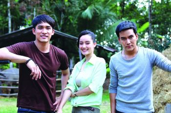 ‘หมอก้อง-โมนา’เจอศึกหนัก  ลงทุ่งลุยโคลนกับวิถีชีวิตคนทำนา  ในละคร‘ปาฏิหาริย์รักแม่โพสพ’