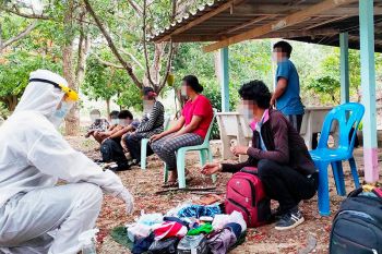 ไปไม่ถึงปลายทาง! รวบ 8 เมียนมา ลอบหนีเข้าเมืองพื้นที่ชายแดนประจวบฯ