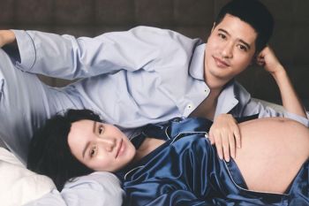 สุดอบอุ่น! \'จ๊ะ จิตตาภา\'ควงสามี อุ้มท้องลูกแฝดถ่ายภาพก่อนคลอด