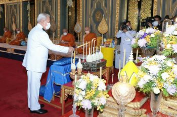 โปรดเกล้าฯให้ประธานองคมนตรี ถวายภัตตาหารเพลพระสงฆ์ เนื่องในโอกาสวันเฉลิมพระชนมพรรษาพระราชินี