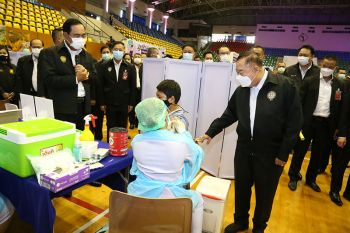 \'บิ๊กป้อม\'ให้กำลังใจผู้ประกันตนม.33 รับการฉีดวัคซีนโควิด-19