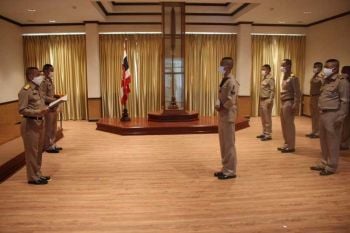 ยกย่อง\'ฮีโร่ทหารเรือ\' ช่วยหญิงเคราะห์ร้ายถูกปล้นทรัพย์บนสะพานลอย