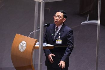 \'มิ่งขวัญ\'จี้\'นายกฯ\'ยอมรับกลางสภา ตกขบวนโคแวกซ์ ตอกจัดสรรวัคซีนมีปัญหา