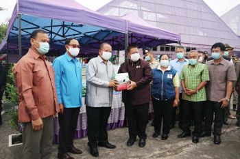 ‘อุบลฯ’มอบแอลกอฮอล์-อุปกรณ์ทางการแพทย์ ช่วยเหลือสปป.ลา​ว​ ป้องกันโควิด