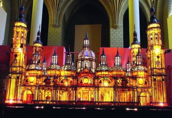 แหวกฟ้าหาฝัน : Museum of Lanterns and Crystal Rosary Zaragoza