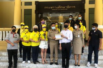 \'กลุ่มลูกเสือ-นักเรียนดี\'เข้า ศธ. สักการะพระบรมราชานุสาวรีย์ ร.6 ยื่นหนังสือให้กำลังใจ\'ตรีนุช\'