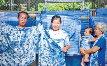 สัมผัสความสวยจากธรรมชาติ  ด้วยผ้าทอจากชุมชนท้องถิ่นทั่วไทย