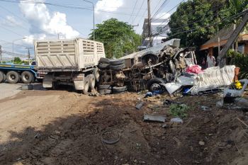 รถพ่วงยางระเบิดเสียหลัก ชนรถเทรนเลอร์2คัน ดับ1-เจ็บ3