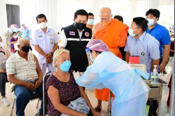 \'พระพบโชค\'ให้สาธารณสุข-รพ.เชียงรายใช้พื้นที่ฉีดวัคซีนกลุ่มเป้าหมาย