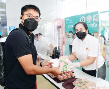 ‘ซีพีเอฟ’ แบ่งปันความอิ่มอร่อย  ให้ทีมแพทย์-ปชช. ศูนย์ฉีดวัคซีนกลางบางซื่อ