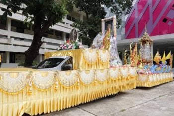 อาชีวะอุบลฯรังสรรค์รถบุษบกอัญเชิญเทียนหลวง-ผ้าอาบน้ำฝนพระราชทานฯสืบสานวัฒนธรรมท้องถิ่น