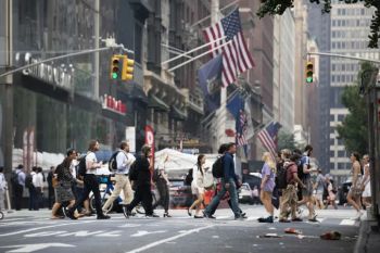 สื่อคาดยอดป่วย\'โควิด-19\'พุ่งต่อเนื่องในสหรัฐฯ ช่วงฤดูร้อน-ใบไม้ร่วง