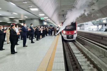 ‘นายกฯ’กดปุ่มเที่ยวปฐมฤกษ์รถไฟชานเมืองสายสีแดงวิ่งบริการปชช.ฟรีถึงปลายพ.ย.นี้