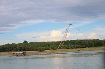 เข้ม\'ฤดูกาลน้ำแดง\' เจ้าหน้าที่ลงเรือสำรวจเขตอนุรักษ์พันธุ์สัตว์น้ำ