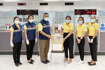 เวิร์ลฯเดินสายมอบข้าวสาร-หน้ากากอนามัย ส่งต่อช่วยเหลือบรรเทาทุกข์สู้ภัยโควิด
