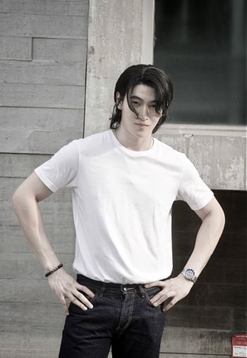 ส่องลุค ‘โอห์ม-ฐิติวัฒน์’ เปลี่ยนลุคผมยาวหล่อกระชากใจ