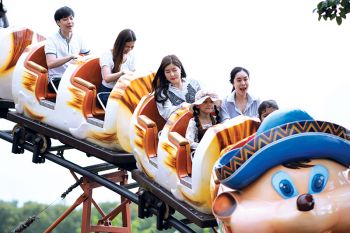 ‘ฌอห์ณ-โต๋’แข่งกันจีบหญิง แต่ดูยังไงก็จิ้นคู่กันเอง!!