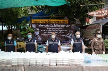 สตม.มอบอาหารกล่องพร้อมน้ำดื่ม 500 ชุด ให้แก่ชุมชนบ้านมั่นคงสวนพลู