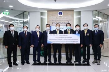 คณะแพทยศาสตร์รพ.รามาธิบดี รับมอบเครื่องตรวจโควิดด้วยน้ำลายจากเซเว่นฯ