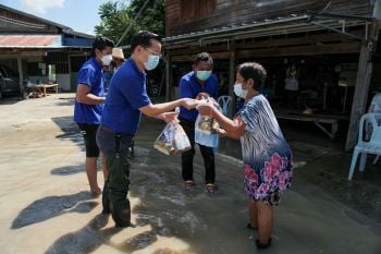 \'พรรคกล้า\'เร่งทำคะแนน ลุย\'นครสวรรค์-ชัยนาท\'ช่วยน้ำท่วม