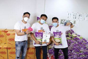 ‘อิ๋ว-อมรรัตน์’ผู้บริหารคลื่น‘ลูกทุ่งเน็ตเวิร์ก’ นำทีมดีเจส่งกล่องกำลังใจ สู้โควิด-19