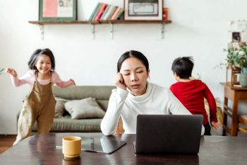 บทความพิเศษ : ถอดสูตรการเรียนการสอนออนไลน์พิษโควิด-19   ผลวิจัยชี้เด็กหลักแสนคนขาดเครื่องมือการเรียน