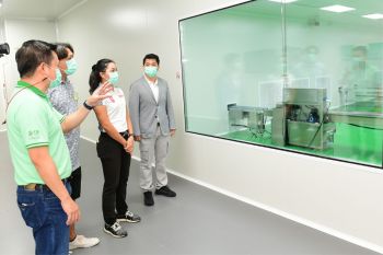 ‘โปรจีน’ เยี่ยมชมโรงงานหน้ากากซีพี แจกฟรีไปแล้ว 28 ล้านชิ้น