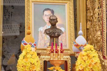 ‘มหาดไทย’จัดพิธีวางพวงมาลา เนื่องในวันคล้ายวันสวรรคตในหลวงร.9