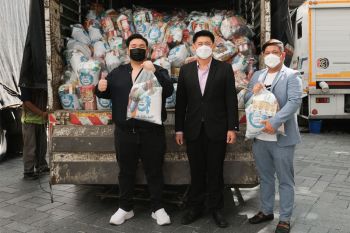 ‘มูลนิธิมังกรฟ้า’มอบสิ่งของบริจาค ผ่านรายการเรื่องเล่าเช้านี้ เพื่อช่วยเหลือผู้ประสบอุทกภัย