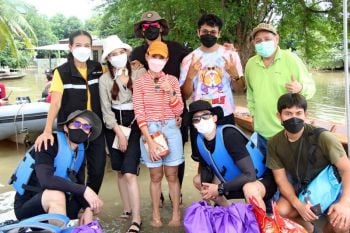 ‘กบ-ปภัสรา’ผู้จัดละคร‘สายเปล’นำทีมนักแสดงช่วยผู้ประสบอุทกภัยน้ำท่วม