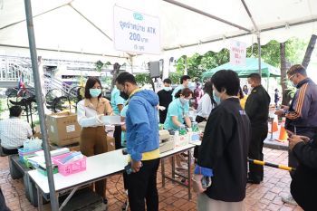 เริ่มแล้ว! อภ.ขายชุดตรวจโควิด ATK ชุดละ 40 บาท 8 สาขาทั่วกรุง (ประมวลภาพ)