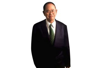 ชมรมเพื่อนโดมประกาศยกย่องเชิดชูเกียรติ \'มารุต บุนนาค\' พร้อมมอบรางวัล \'จิตวิญญาณธรรมศาสตร์\' ศิษย์เก่าผู้เสียสละ ประจำปี 2564