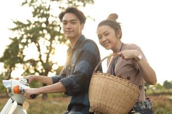 หนังชนโรง : พร้อมจ้วด... ‘โอบ-โอบนิธิ’ ผู้บ่าวอีสานหน้าใหม่