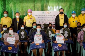 ประธานกรรมการเครือซีพี ผนึกกำลังกองทัพภาคที่ 1-ททบ.5 ลงพื้นที่มอบถุงยังชีพอ่างทอง
