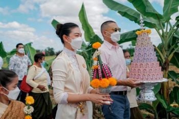 \'แพนเค้ก-สารวัตรหมี\'พร้อมครอบครัว ร่วมทอดกฐินรับบุญใหญ่