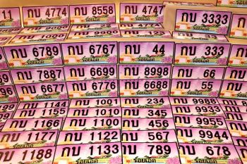 \'ขนส่งร้อยเอ็ด\'เจ๋ง! จัดพิธีเจิมเสริมสิริมงคลป้ายทะเบียนรถ บนหอโหวด