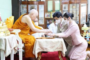 \'จ๊ะจ๋า-จิ๊บ วสุ\'เข้าเฝ้าถวายสักการะ-รับประทานพรจากสมเด็จพระสังฆราช