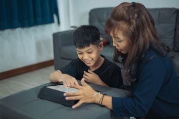 ขจัดความกังวลใจในการเรียนภาษาของลูก ด้วยการเรียนภาษาผ่านแอปพลิเคชั่น Monkey Junior