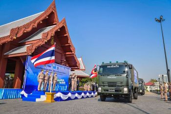 ผบ.ทร.ปล่อยขบวนรถลำเลียงผ้าห่ม 7,500 ผืน มอบผู้ประสบภัยหนาว