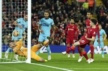 ‘บอลอังกฤษ’ลุ้นหนัก!หยุดแข่งระนาว  โควิดถล่มแหลก-เกมเลื่อนบานตะไท