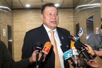 \'วิรัช\'สู้คดีทุจริตสนามฟุตซอล ศาลนัดตรวจพยานหลักฐานกลาง พ.ค.ปีหน้า