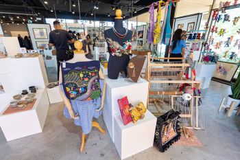 The Living Art Gallery  จัดแสดงนิทรรศการศิลปะและงานออกแบบ ‘Curatorial Project X Talented Artists and Designers’