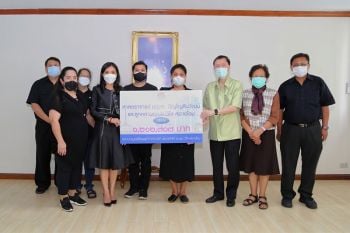 \'นฤมล\'พร้อมบุตรหลาน มอบเงินบริจาค 1.2 ล้านบาทสมทบทุนมูลนิธิรพ.ราชวิถีเพื่ออุทิศให้คุณแม่