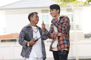 ‘อิสร์ อิสรพงศ์’ขึ้นแท่นสายเปย์  ‘เสี่ยชัช’จัดให้!! ใน MV‘จะเปย์ให้ยับ’