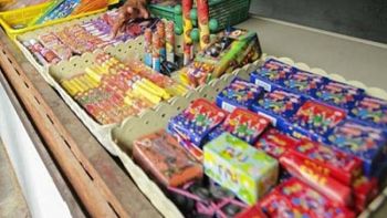 ปค.สุพรรณค้นจับ  ลอบผลิตพลุผิดก.ม.  ผงะพบของกลางอื้อ