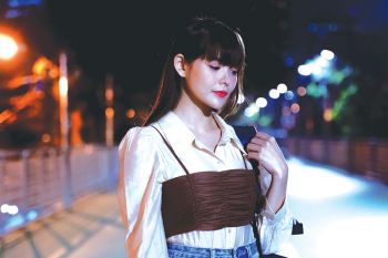 มาแรงใน TikTok‘หนาวแสงนีออน’  เวอร์ชั่น‘มิ้วส์-อรภัสญาน์’ยอดวิวพุ่งหลักล้าน!