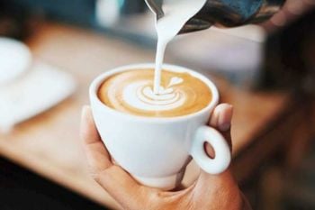 อยากรู้ ดื่มกาแฟตอนไหนดีที่สุด ปลุกพลังความเฟรชในร่างกาย!