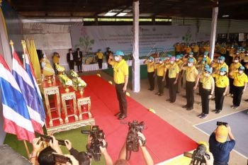‘อนุชา’ร่วมกิจกรรมจิตอาสาเพิ่มมูลค่าผักตบชวา เฉลิมพระชนมพรรษาครบ 70 พรรษาในหลวง ร.10
