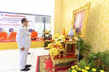 ก.แรงงาน ทำบุญตักบาตรถวายพระราชกุศล วันคล้ายวันสวรรคตพระบาทสมเด็จพระบรมชนกาธิเบศร มหาภูมิพลอดุลยเดชมหาราช บรมนาถบพิตร 13 ตุลาคม 2565