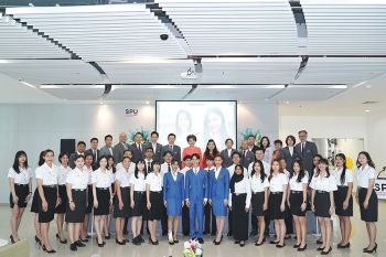 อธิการบดี ม.ศรีปทุม ให้โอวาท นักศึกษาปฏิบัติหน้าที่ในงาน VOTF2022